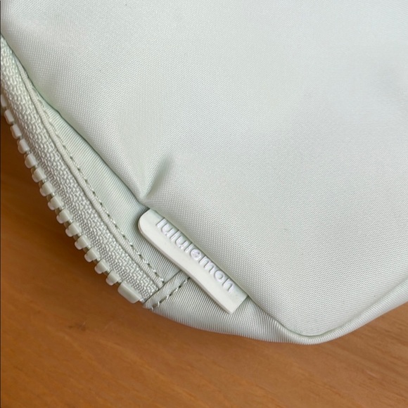 NWT Lululemon Athletica Kohlrabi Green Belt Bag with Adjustable Strap - Picture 7 of 9